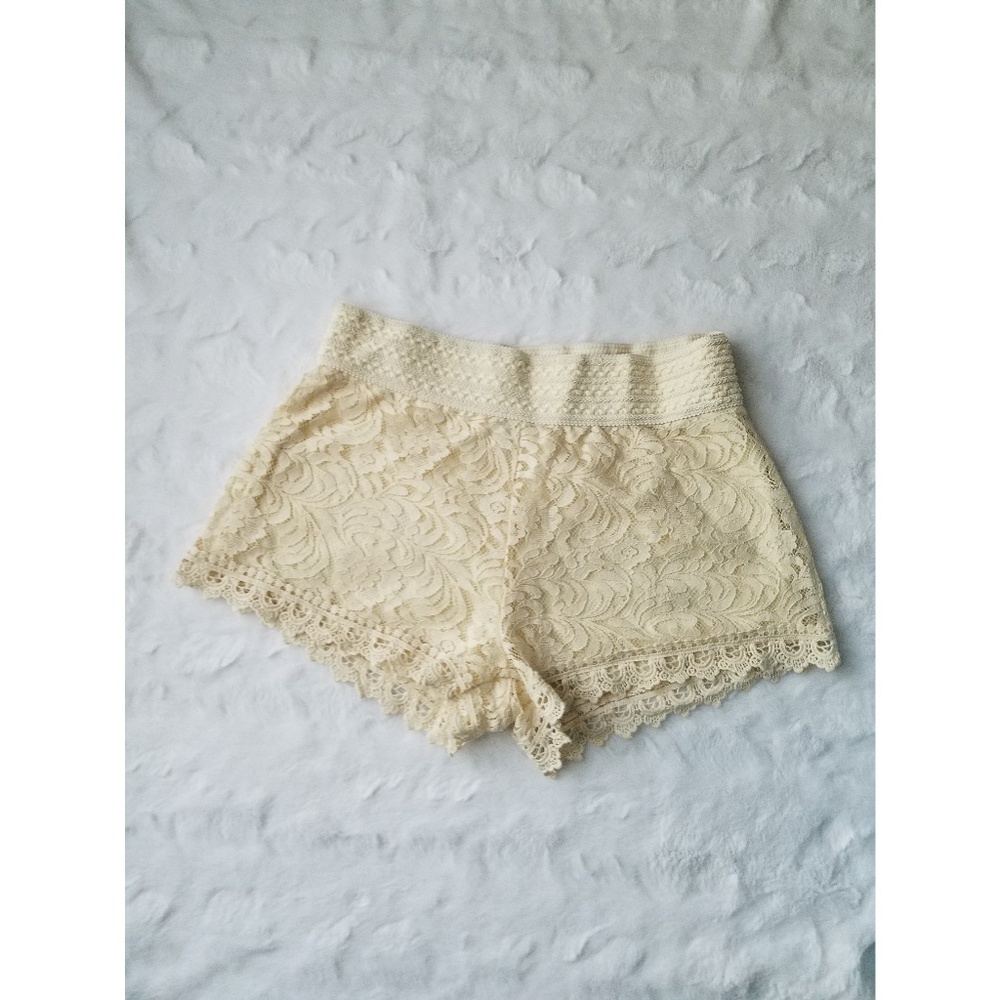 Lace shorts, cream, Size Large (more size 6/8)